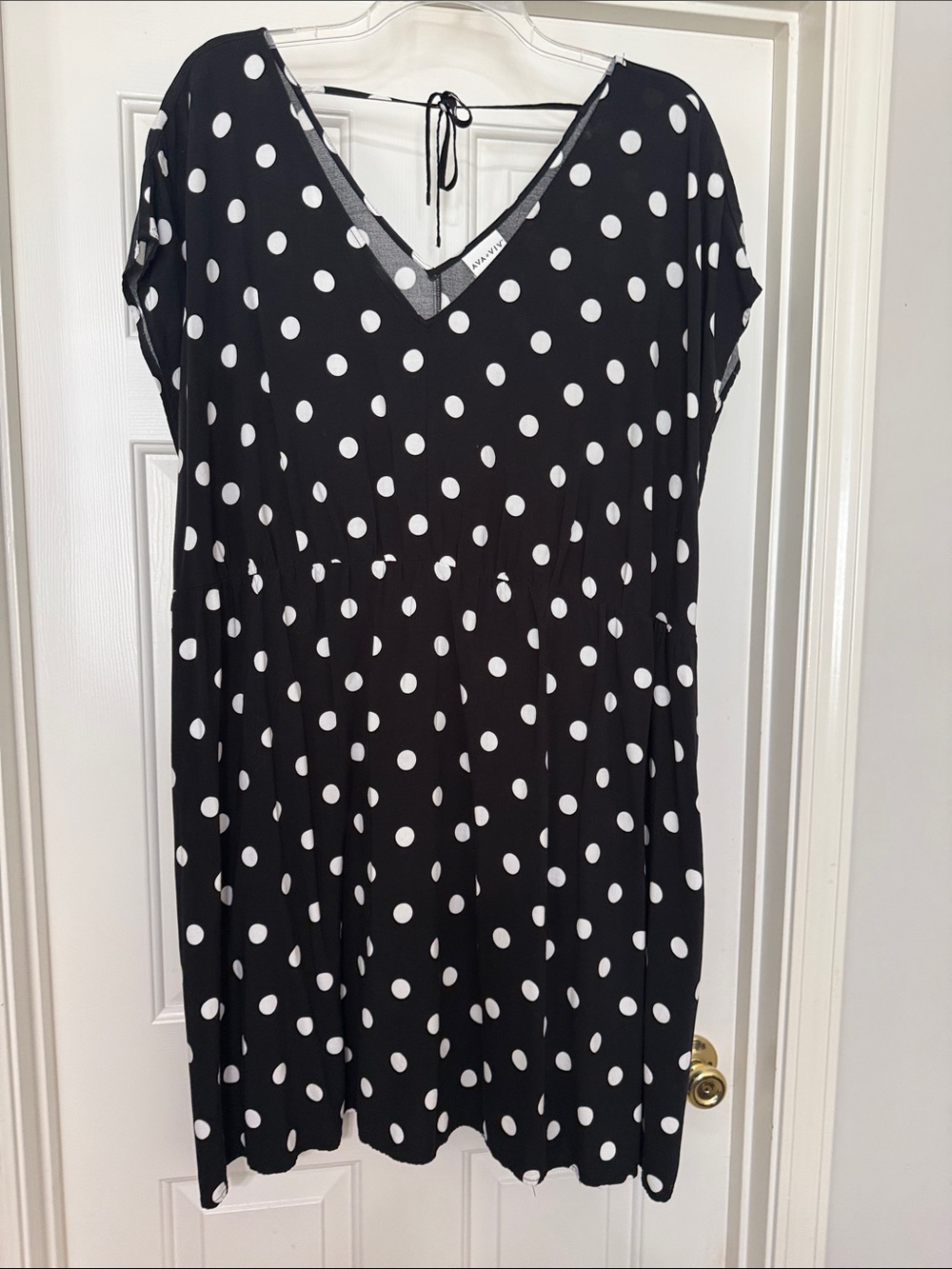AVA & VIV Black and White Polka Dot V-Neck Dress with Pockets!